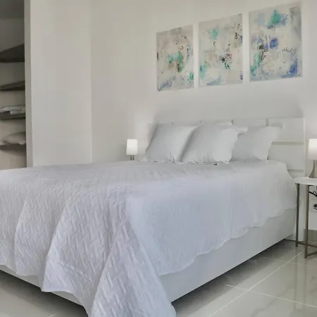 Artful With Amazing Balcony - Bay Views Cartagena